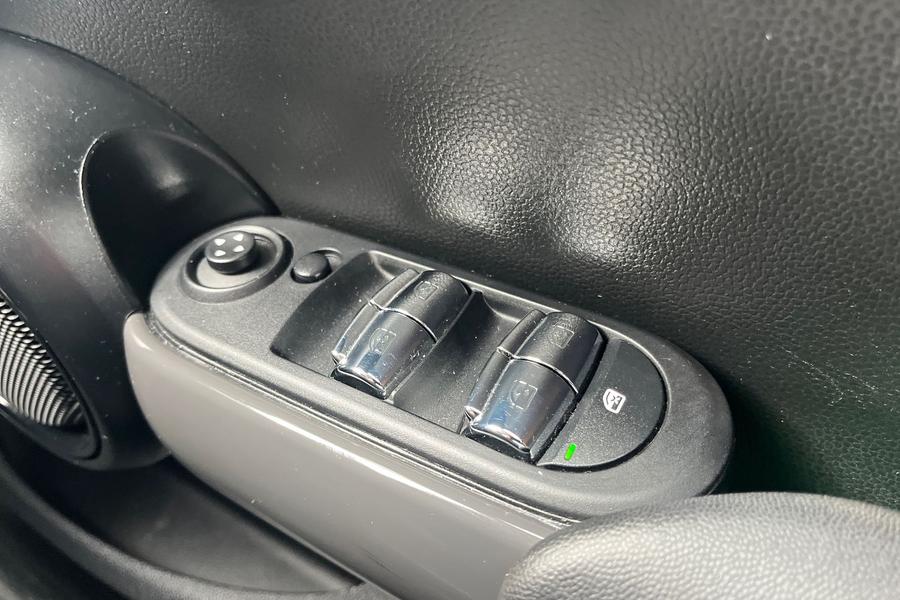 MINI HATCHBACK Photo autoimg-ec6349661366d359cb3a9ffe5bbeccff942613f4.jpg
