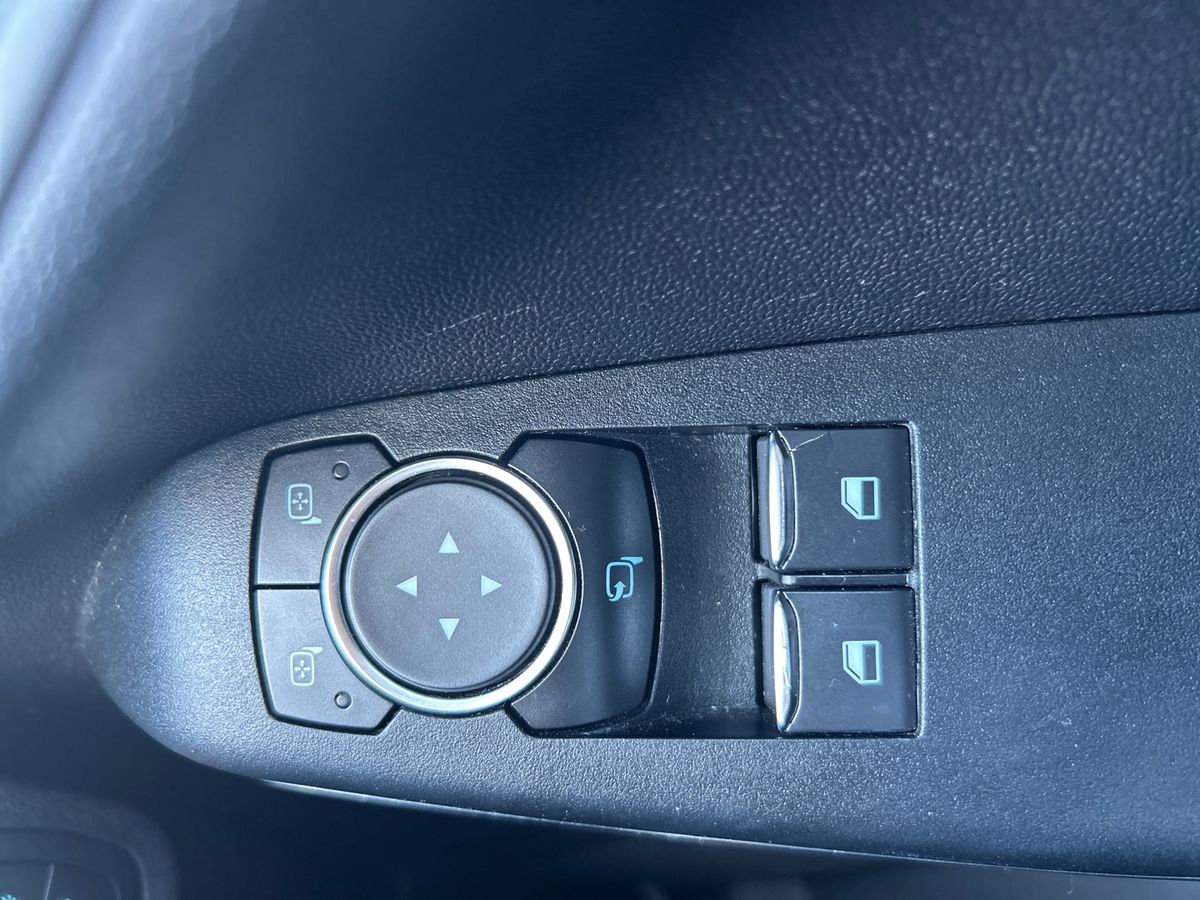 Ford Fiesta Photo 25
