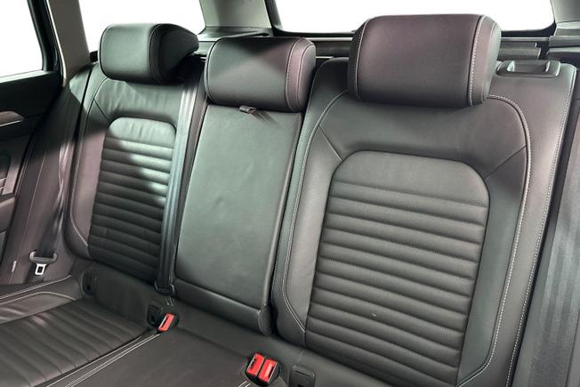 VOLKSWAGEN Passat Photo 9