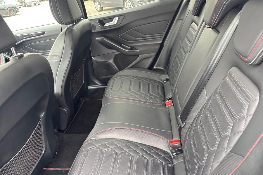 Ford FOCUS Photo autoimg-ec68ab71128987fbeaef3cc1c2bb7cbb558d2c28.jpg
