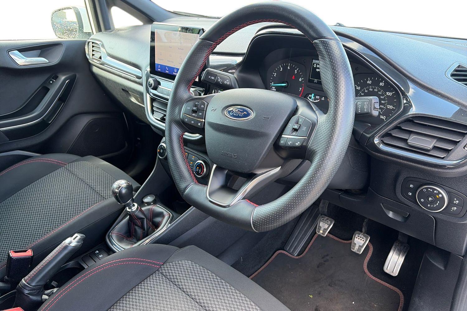 Ford FIESTA Photo 8