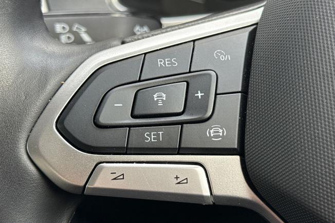 VOLKSWAGEN T-Roc Photo 16