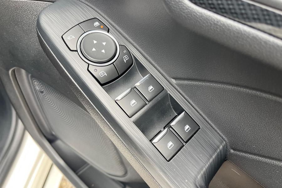 Ford KUGA Photo autoimg-ec7394ae6b760a65c55f51f73fe425bbb928d42e.jpg