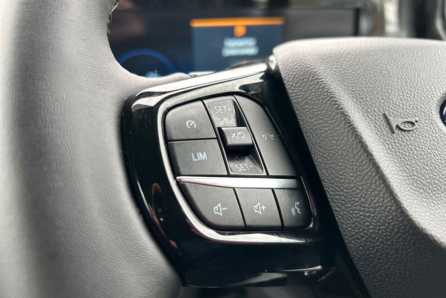 Used FORD TRANSIT CUSTOM MT75FFE 36