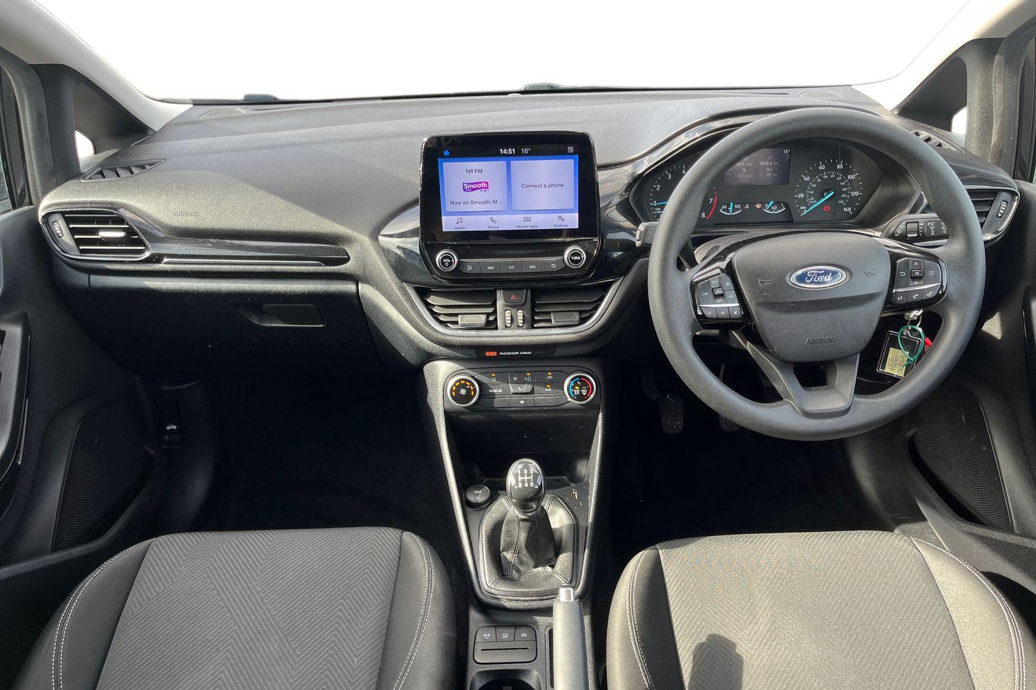 Ford FIESTA Photo 9