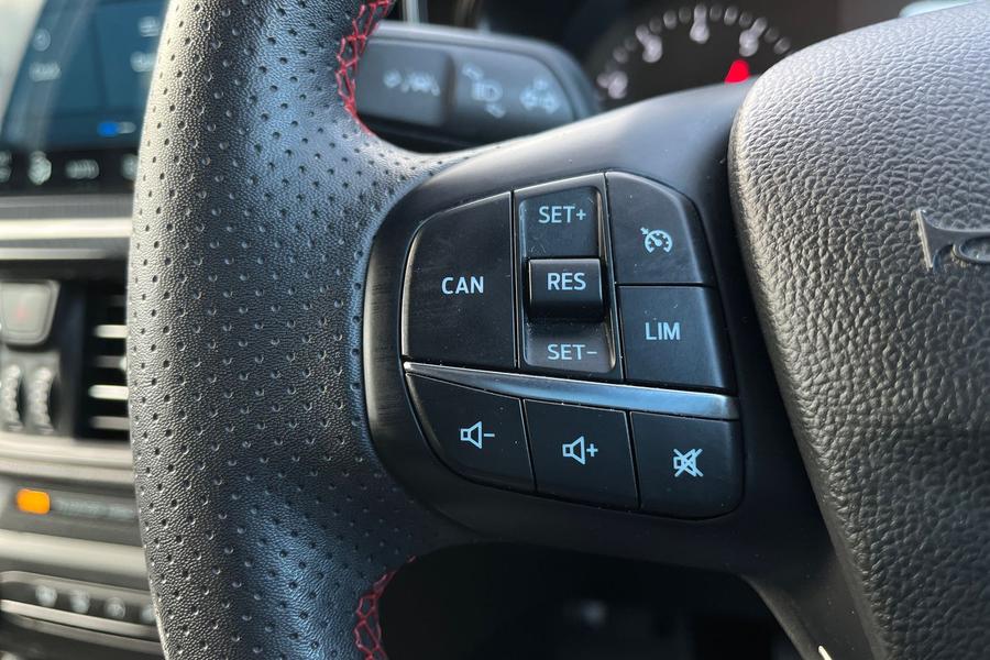 Ford FOCUS Photo autoimg-ec7b894f26e0c996b9687cdfbc8e1c9a78878d2f.jpg