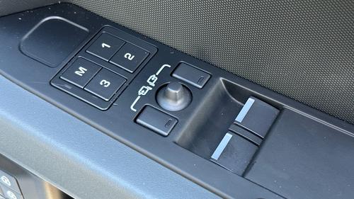Land Rover Defender Photo autoimg-ec80f3c3e5b9f1bdd3944052367a63ad589d2a8f.jpg