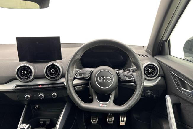 Audi Q2 Photo 11