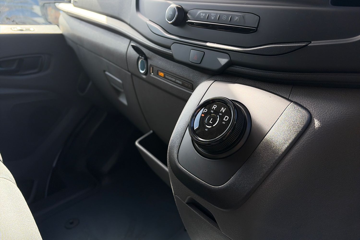 Ford E-TRANSIT Photo 18