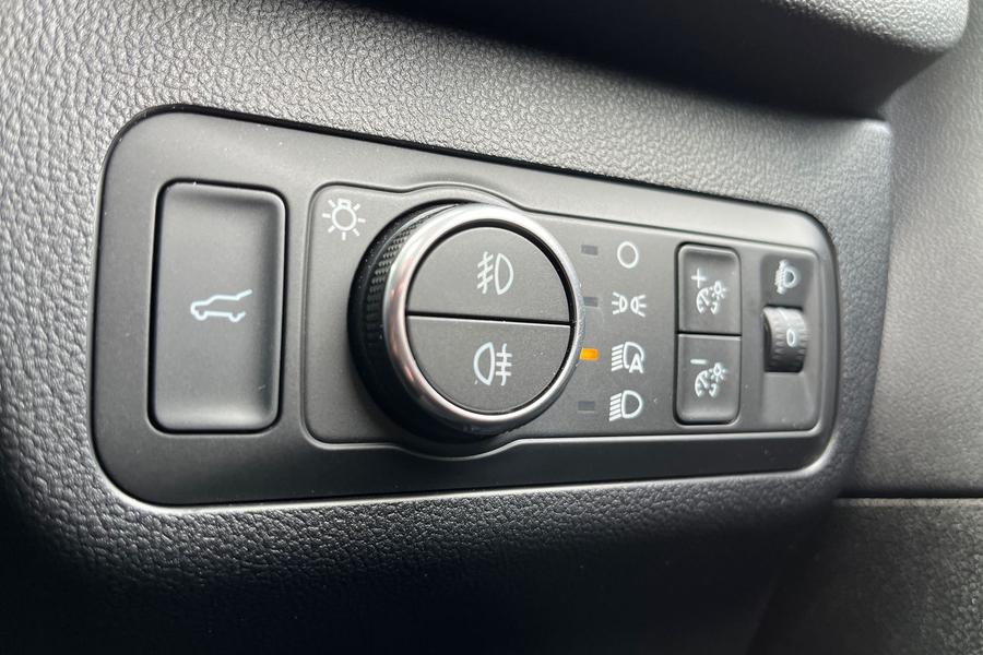 Ford Kuga Photo autoimg-eca358ac44706399c864f7a0e70cff569e5a6cec.jpg