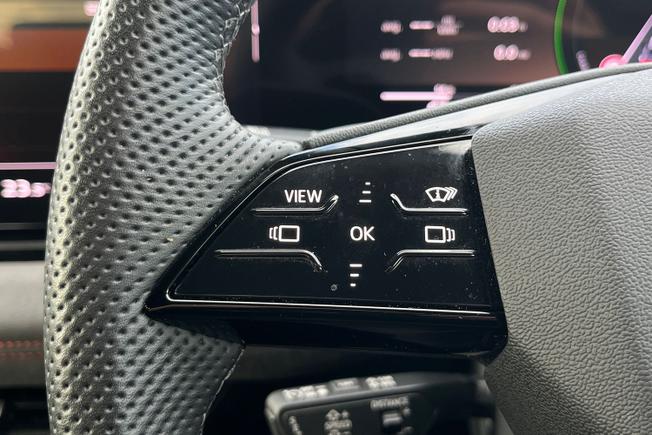 AUDI S6 E-Tron Avant Photo 16