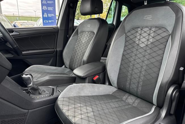 VOLKSWAGEN Tiguan Photo 21