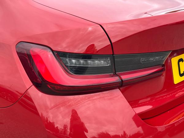 BMW 3 Series Photo autoimg-ecb09c7c6b9a776ce4cfc9d1f5aa5bf2ba46a572.jpg