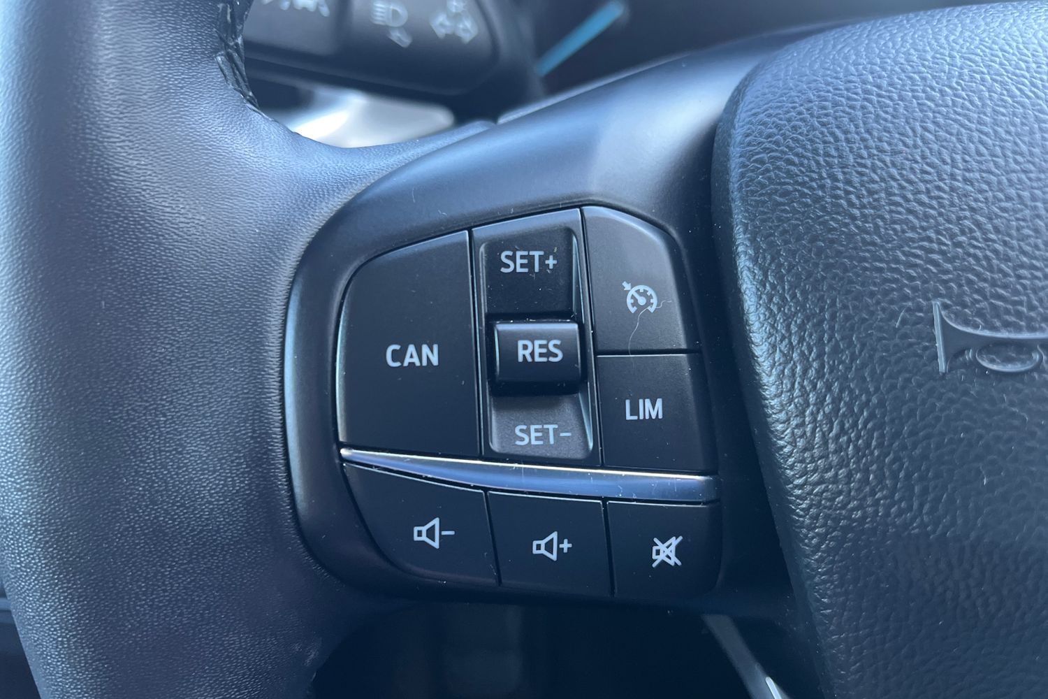 Ford FOCUS Photo 24