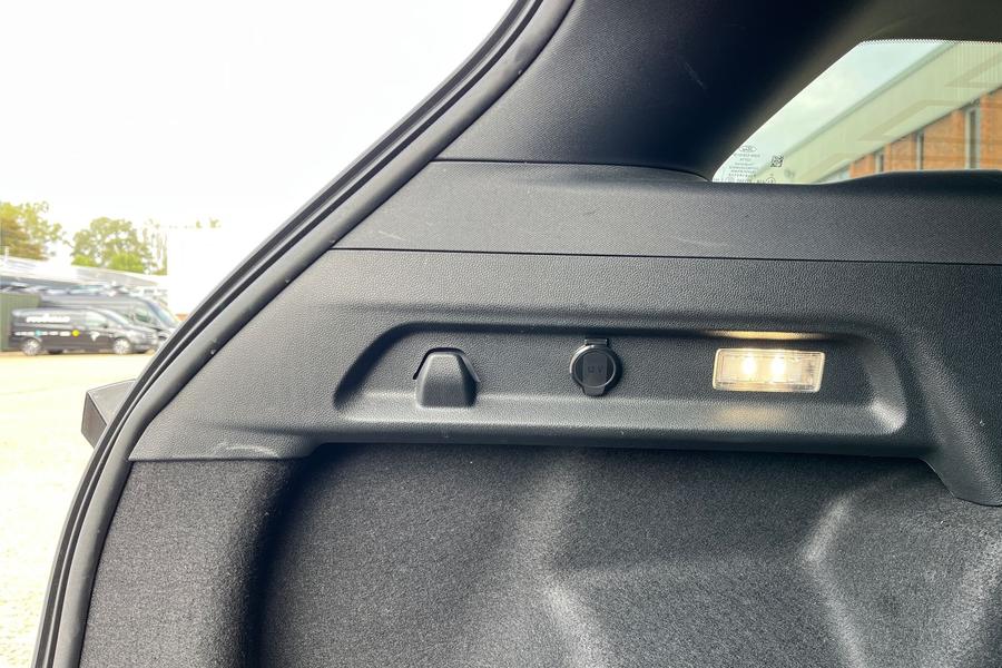 Ford Explorer Photo autoimg-ecb307367eae5ac746813110a3d41fef13618d4e.jpg