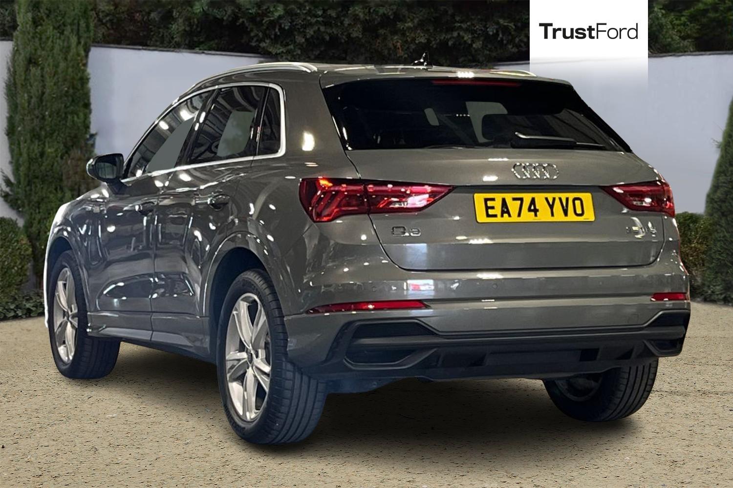 Audi Q3 Photo 1