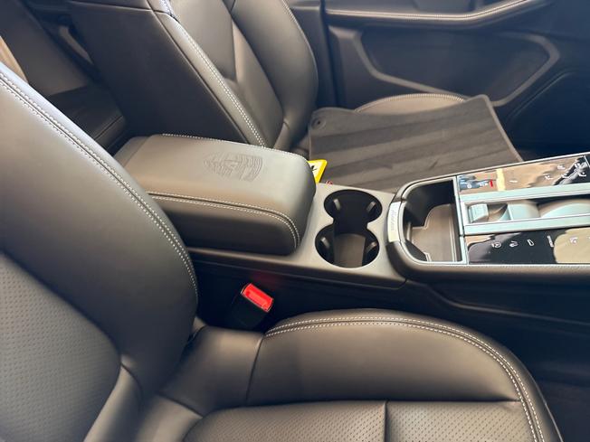 PORSCHE Macan Photo 12