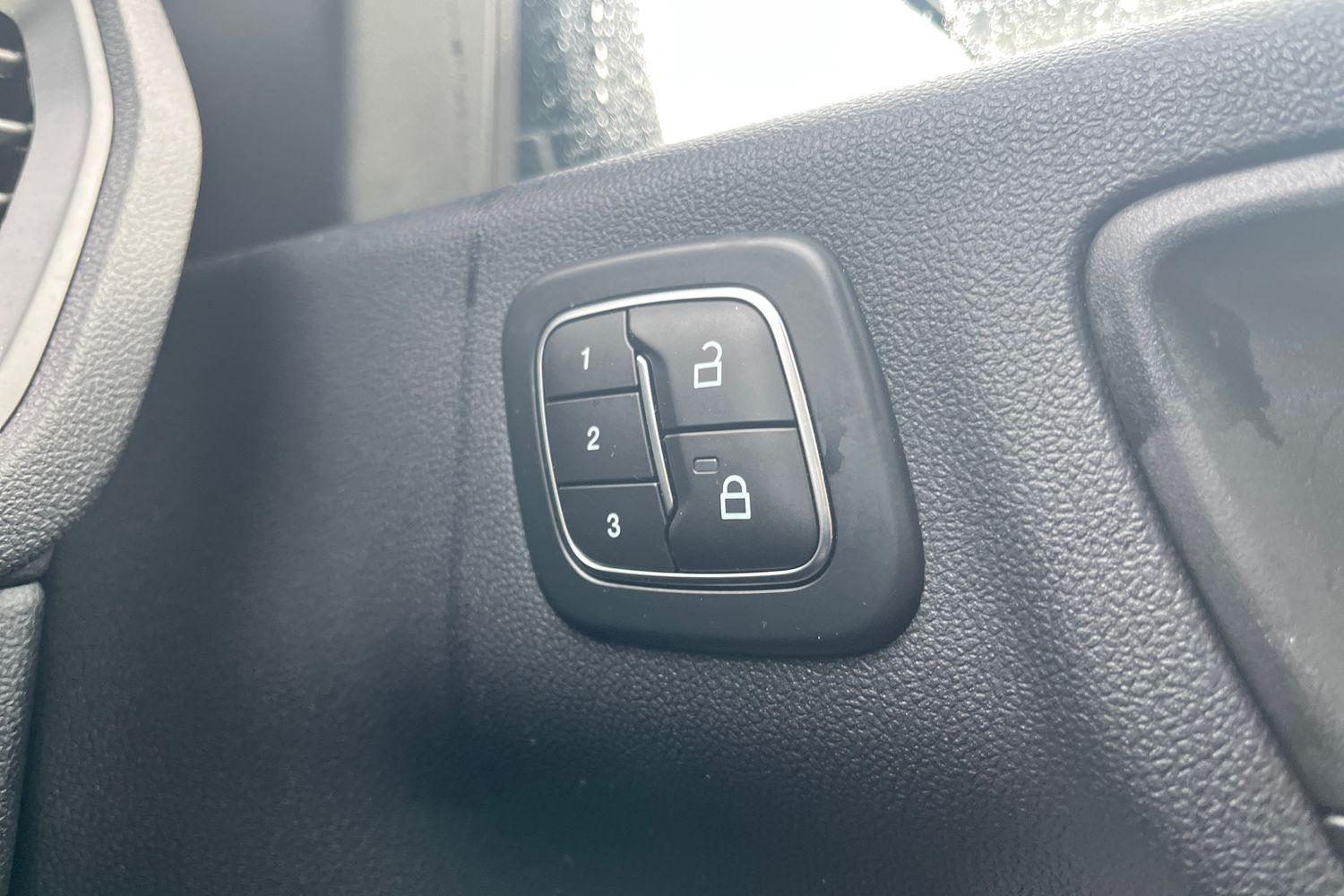 Ford KUGA Photo 31