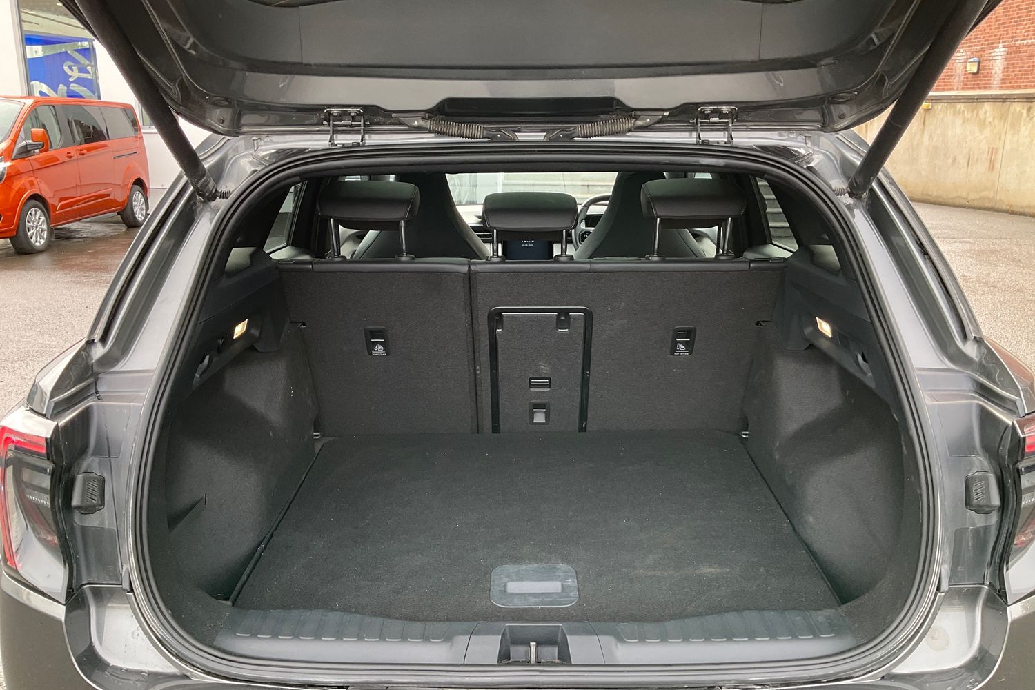 Ford Explorer Photo 20