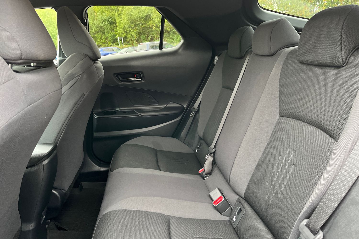 Toyota C-HR Photo 36