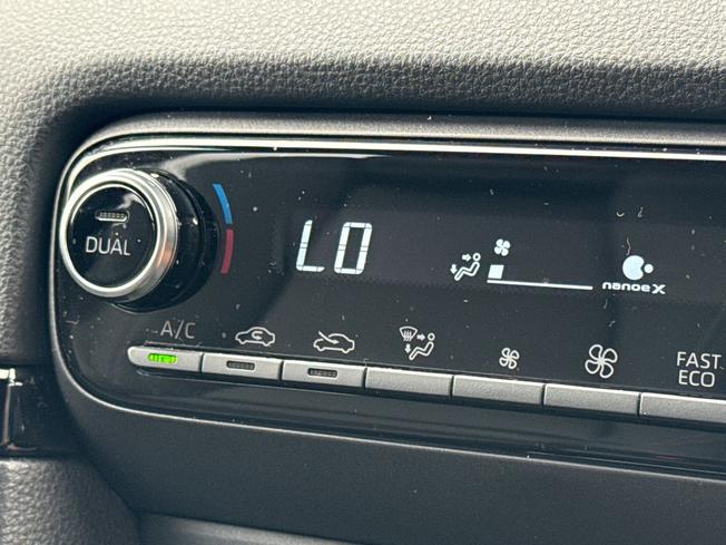 TOYOTA Yaris Photo 48