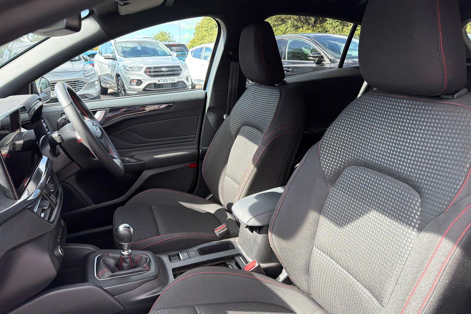 Ford FOCUS Photo 18