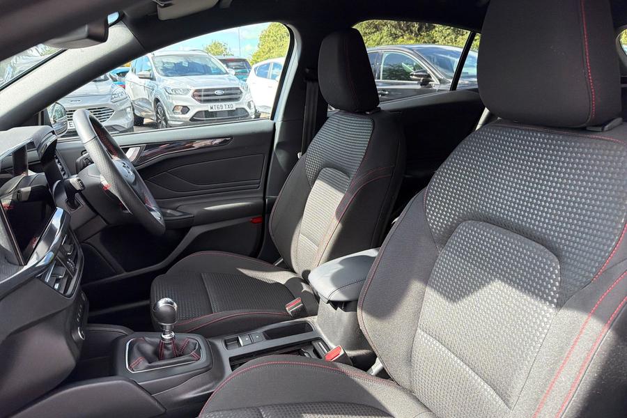 Ford FOCUS Photo autoimg-ecda62cade5c54b17cd90275784262fd7c33094e.jpg