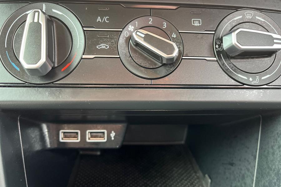 Volkswagen POLO Photo autoimg-ece819923a2d969d9c34c7ae1f6b7f3e7984f13d.jpg