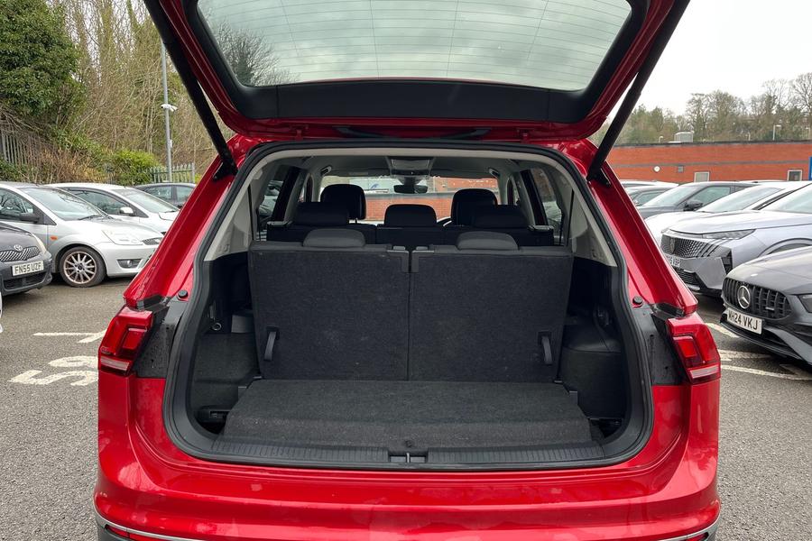 Volkswagen Tiguan Allspace Photo autoimg-ece82d9e37f58b459eed0e4269aa2a43f99b24de.jpg