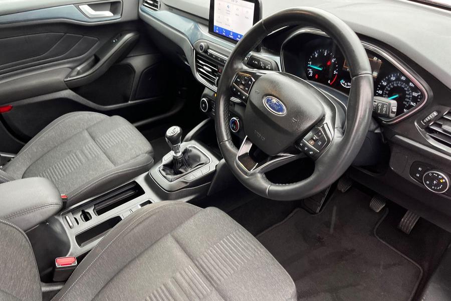 Ford FOCUS Photo autoimg-ececc12f15f424f9d155fbf4ee154477d1bf8da5.jpg