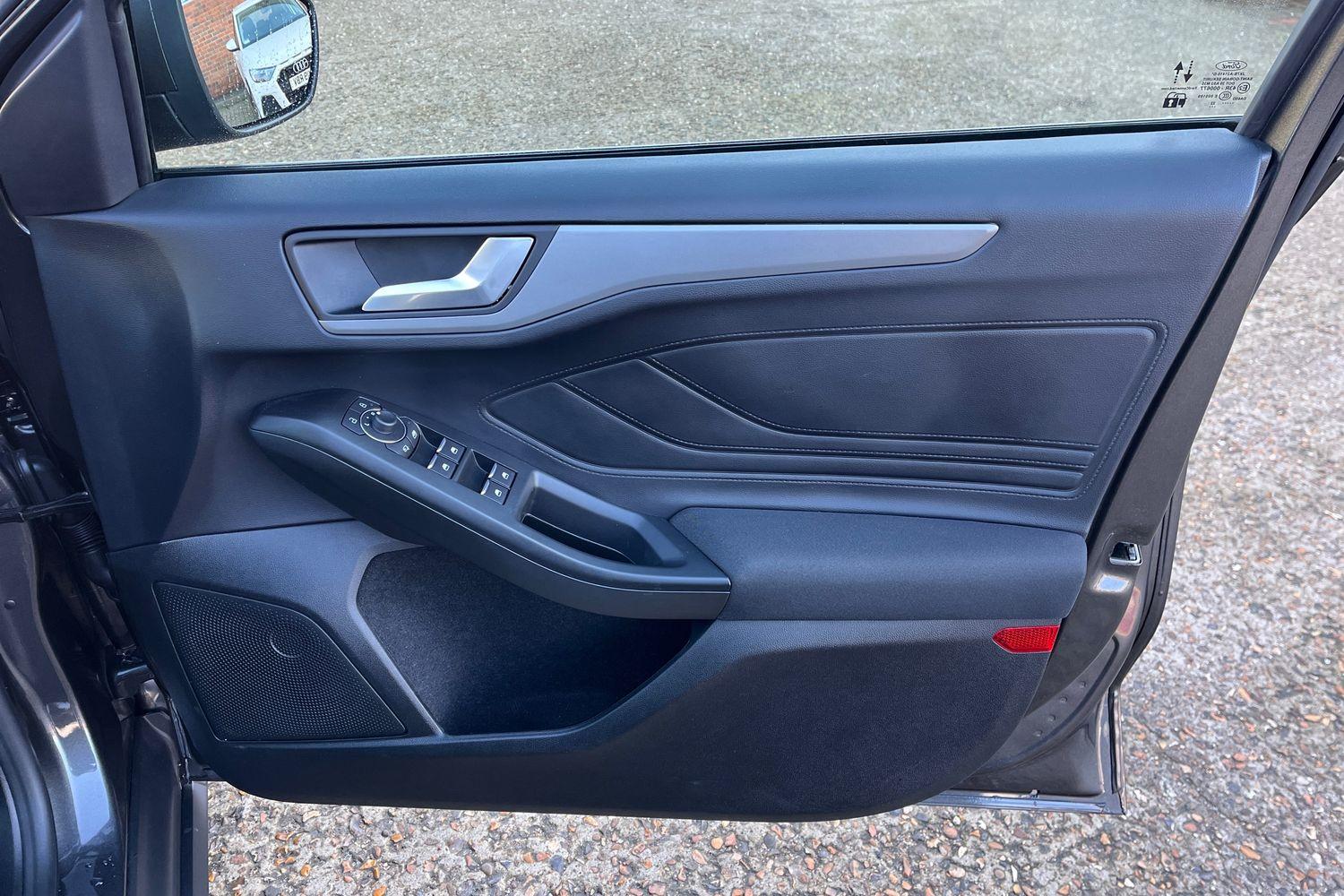 Ford Focus Photo 39