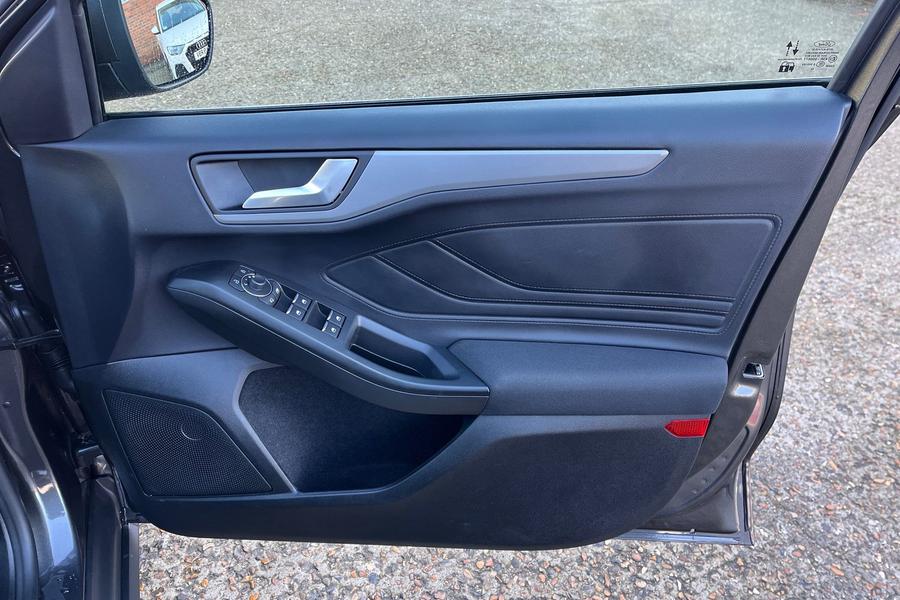 Ford Focus Photo autoimg-ecef2f44473496d0e8d38b79744483abaf0a8c95.jpg