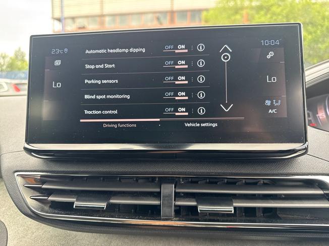 PEUGEOT 5008 Photo 39