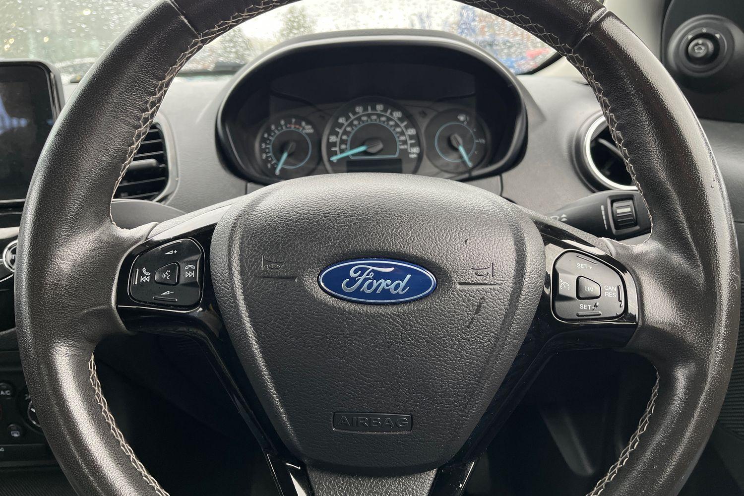 Ford KA+ Photo 11