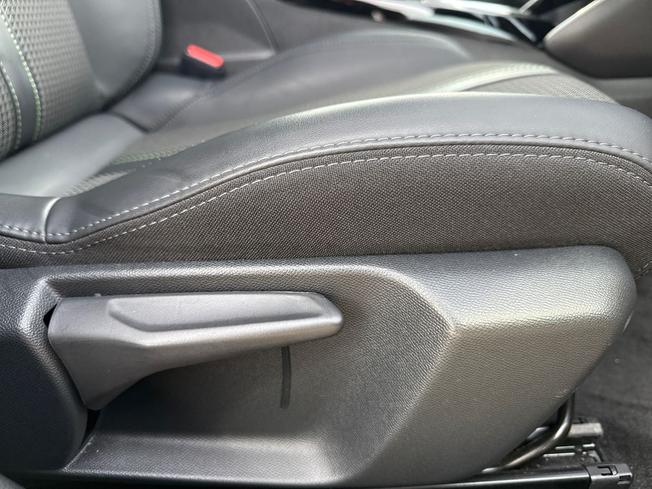 PEUGEOT 208 Photo 24