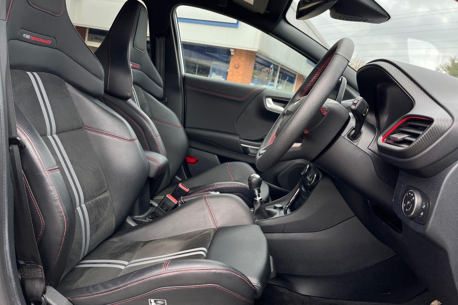 Ford PUMA Photo 16