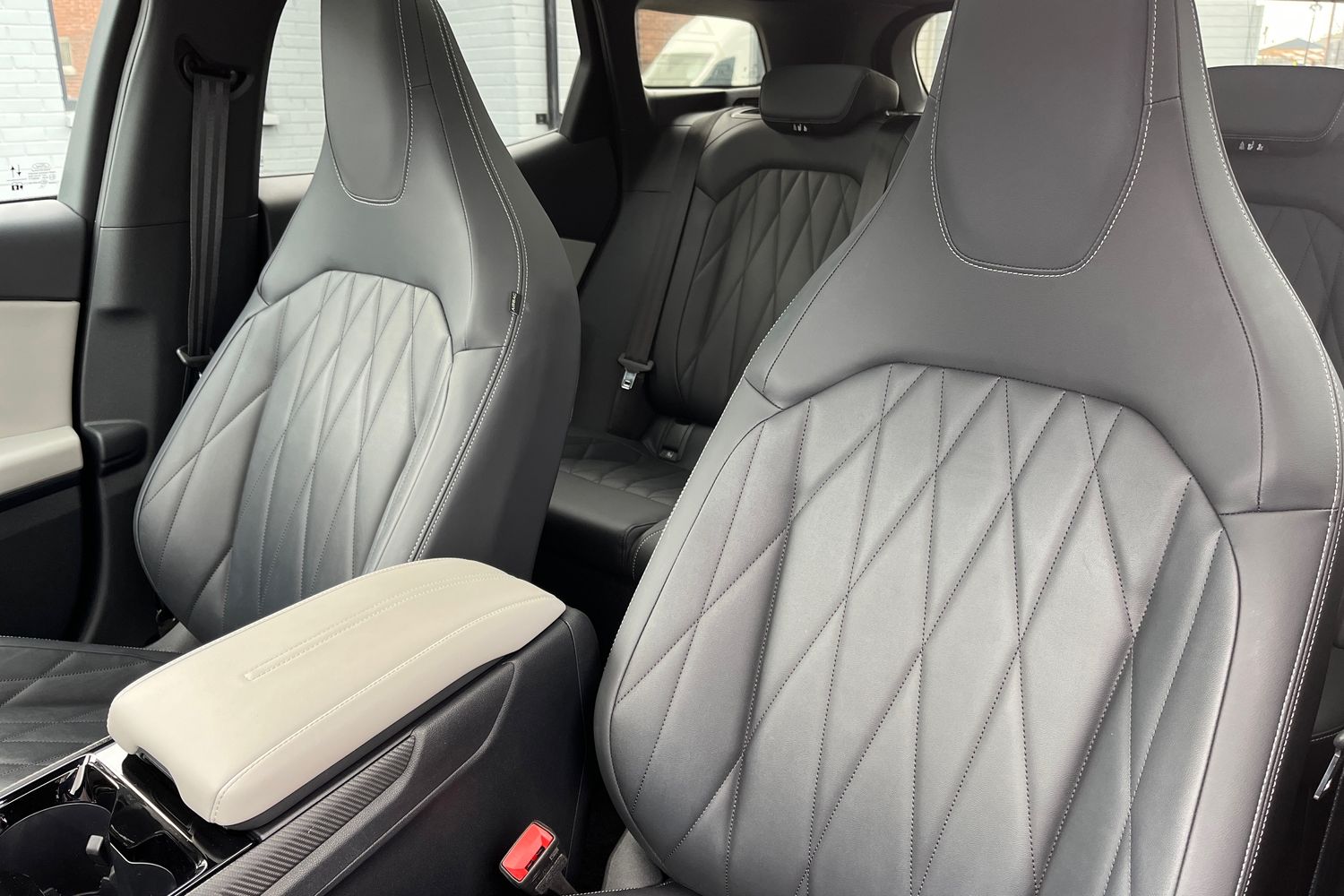 Ford Explorer Photo 18