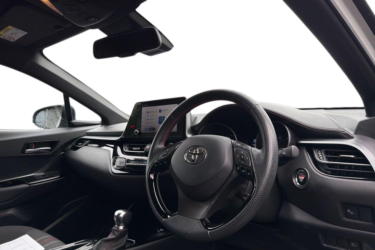 Toyota C-HR Photo 8