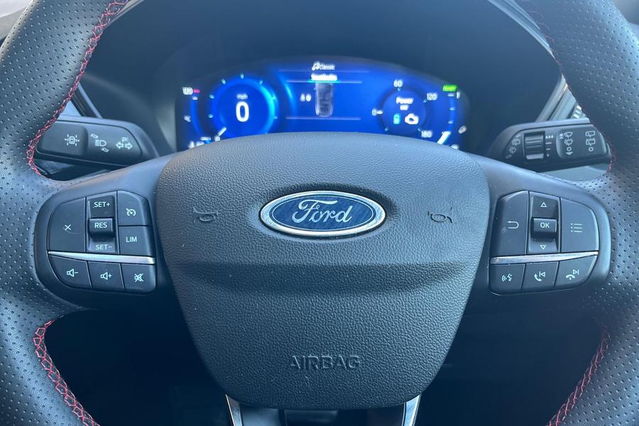 Ford KUGA Photo autoimg-ed05af5ee24bcf2a3352adb2847a5f61ca86fb5b.jpg