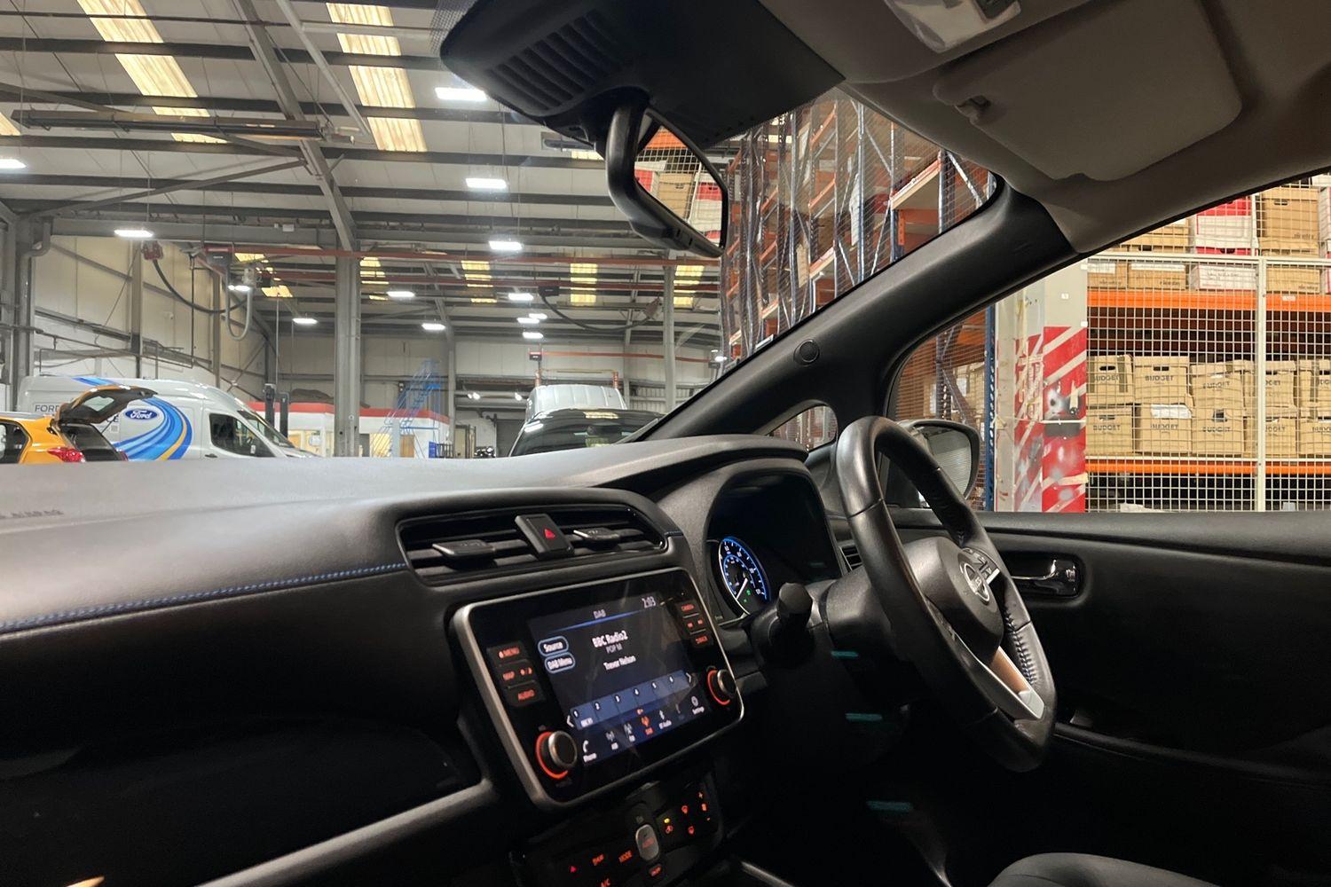 Nissan LEAF Photo 17