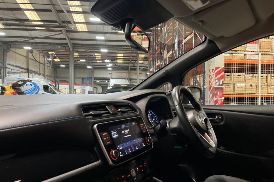 Nissan LEAF Photo autoimg-ed07be1a2f7966c8caa5f2c2997fe4b6a29c8f32.jpg