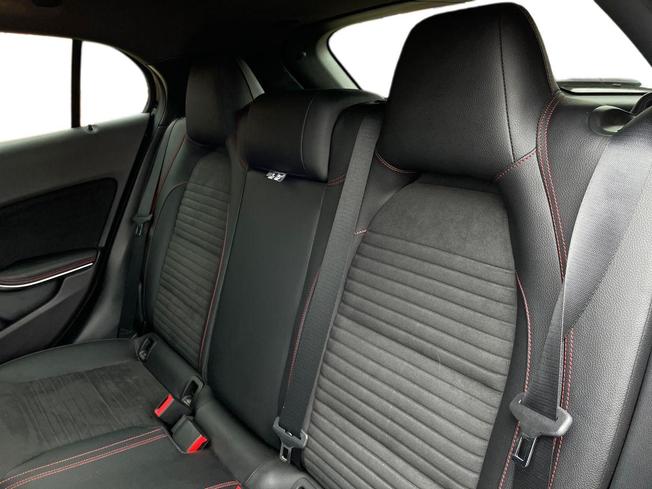 MERCEDES-BENZ GLA Photo 9