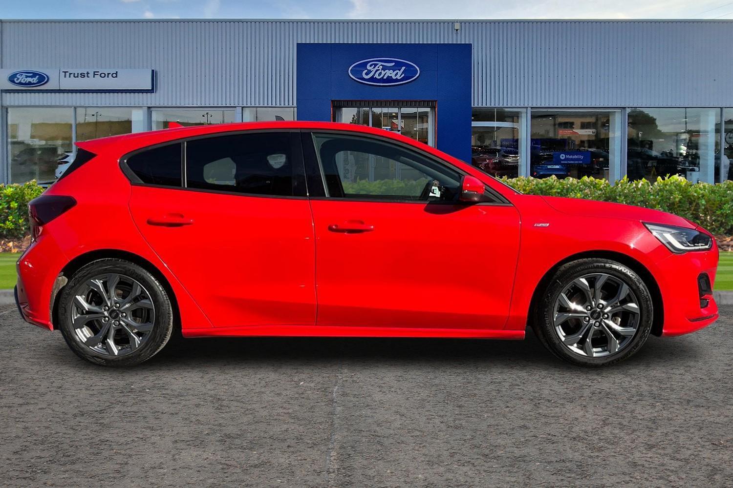 Ford FOCUS Photo 2