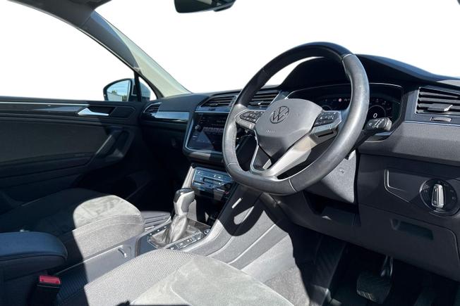 VOLKSWAGEN Tiguan Photo 6