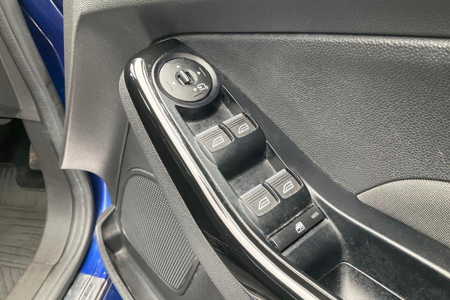 Ford FIESTA Photo autoimg-ed1003f4ad3ed7eb8854732d1414d2d52021494d.jpg