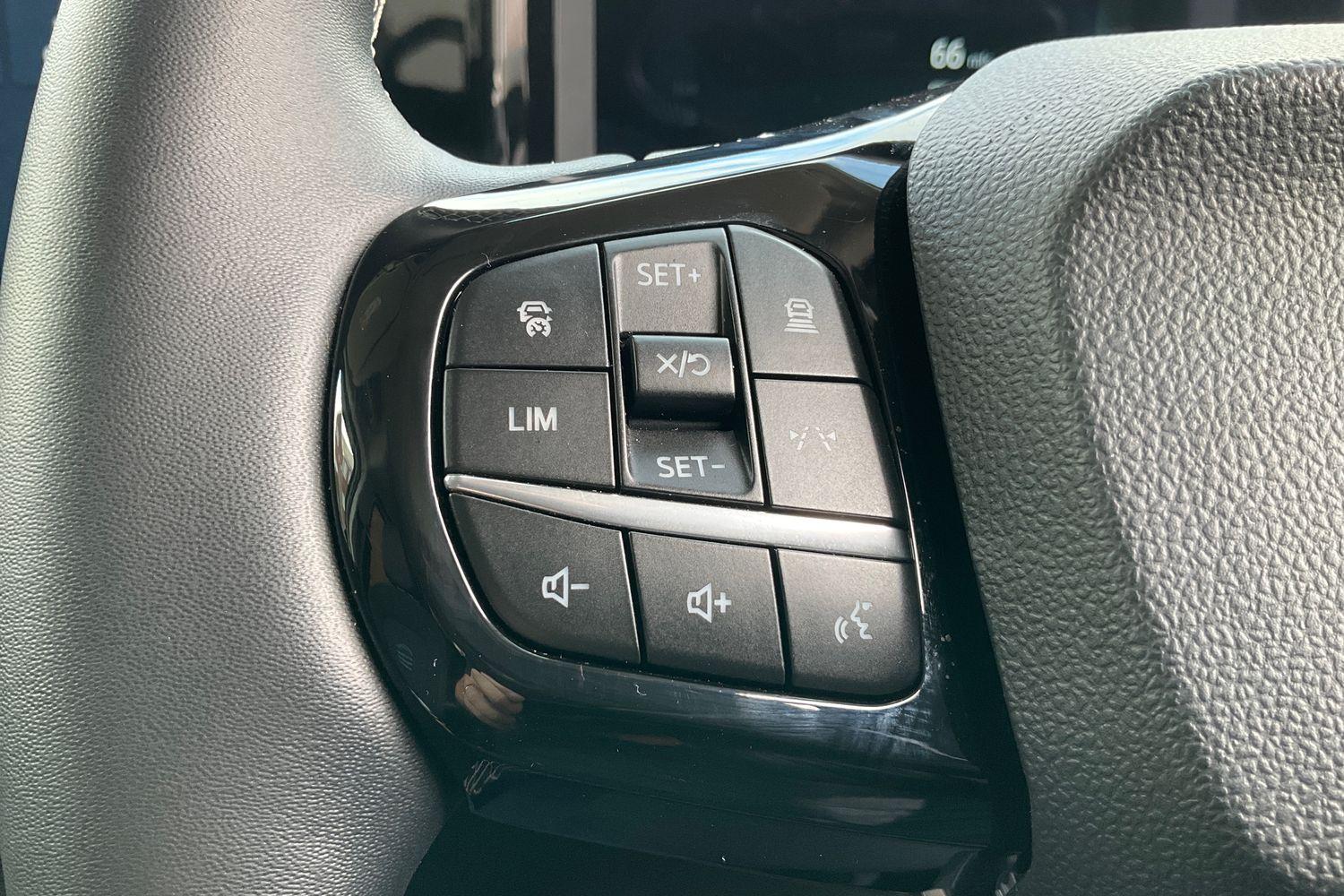 Ford E-Tourneo Courier Photo 32