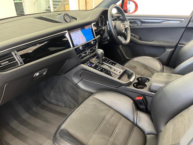 PORSCHE Macan Photo 13