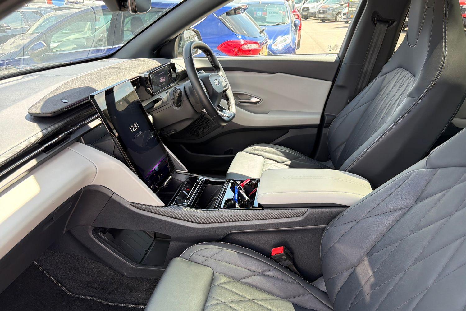 Ford EXPLORER Photo 36