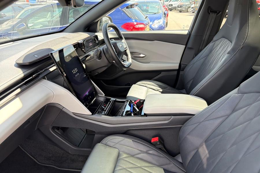 Ford EXPLORER Photo autoimg-ed16fcf41b6c94a02e6bc45cd914882bd8447668.jpg