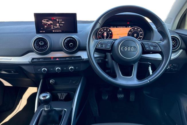 Audi Q2 Photo 11